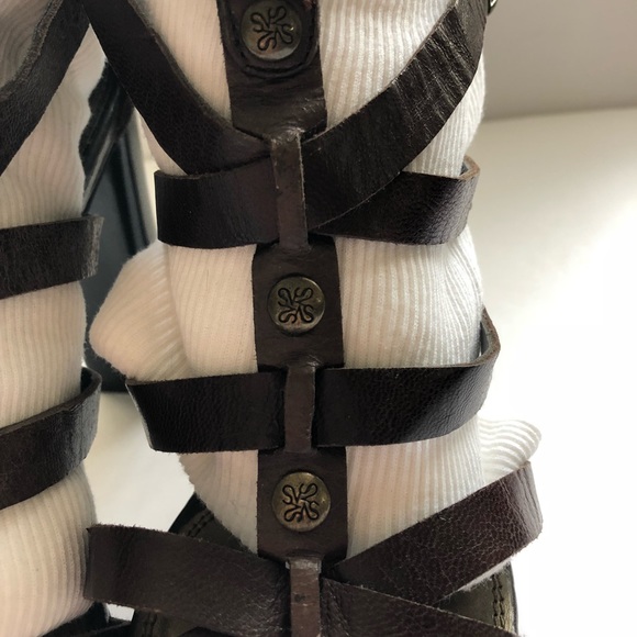 Simply Vera Wang Strapy 4” High Heels Size 9 Brown - Picture 5 of 8